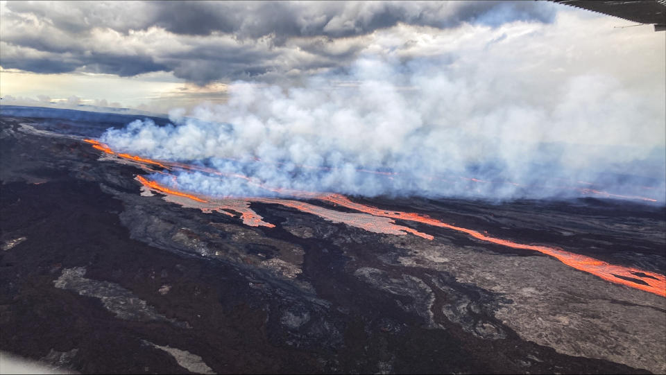 Northeast rift zone eruption of Mauna Loa, Hawaii, at 7:15am local time (HST) from a Civil Air Patrol flight by USGS. (USGS)