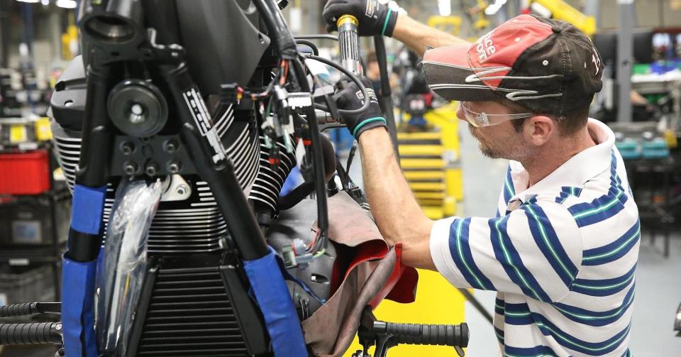 Trabajador en una fábrica de EEUU