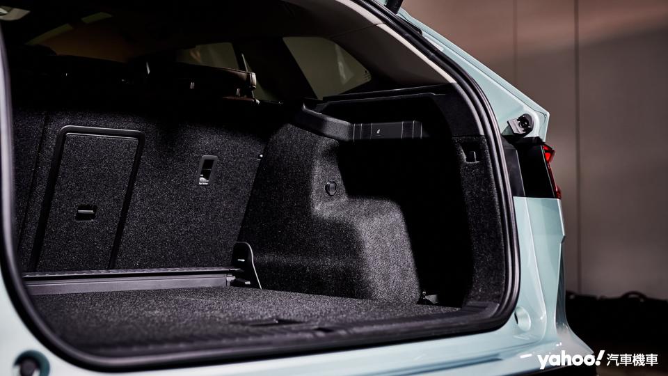 電動車平坦開闊的底盤佈局同樣賦予了Skoda Enyaq不俗的後行李廂空間表現。
