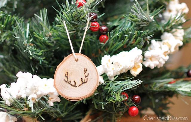 DIY Christmas Tree Ornaments - Cali Girl In A Southern World