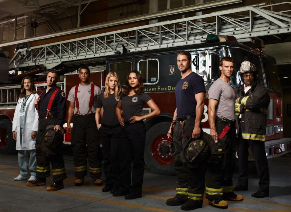 Das "Chicago Fire"-Team riskiert Kopf und Kragen, um Menschenleben zu retten (VOX / NBC Universal).