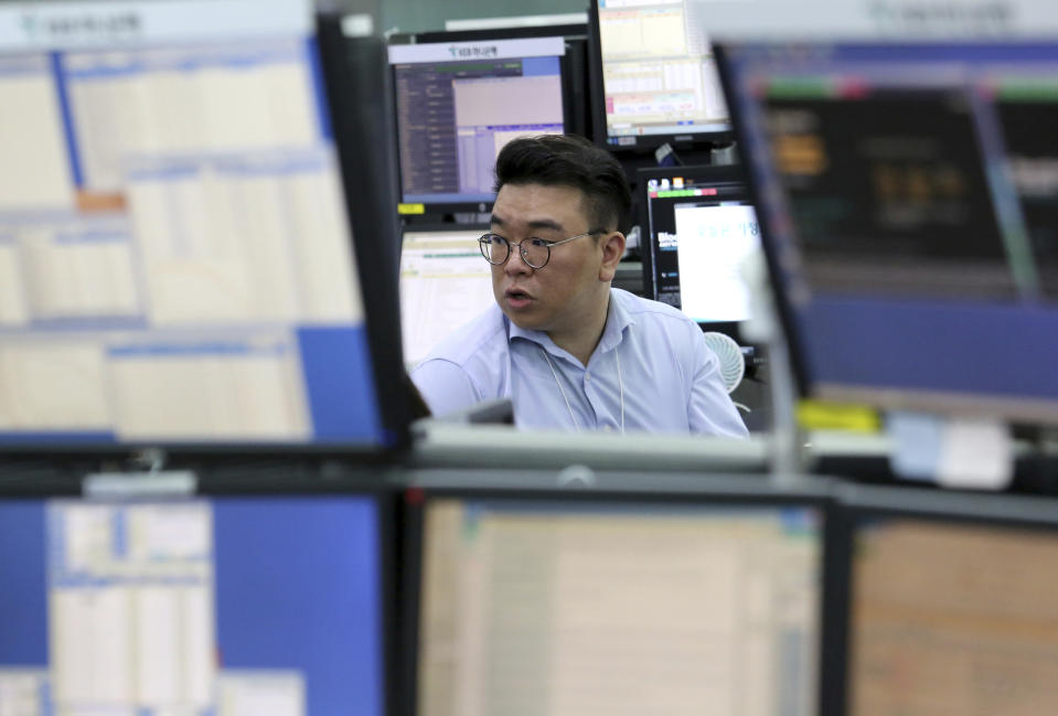 A currency trader works at the foreign exchange dealing room of the KEB Hana Bank headquarters in Seoul, South Korea, Wednesday, Oct. 17, 2018. Asian markets rose on Wednesday, bolstered by robust U.S. corporate earnings and encouraging. (AP Photo/Ahn Young-joon)