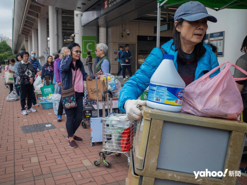 綠在區區沙田回收站，市民紛紛趕在年尾棄置清理後的物品