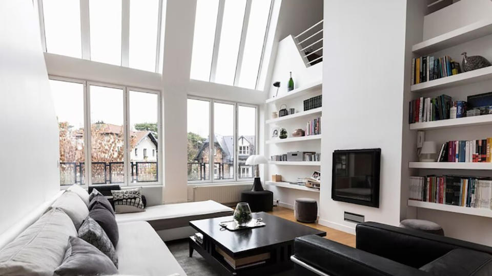 Rue Denfert Rochereau’s expansive living room. - Credit: Onefinestay