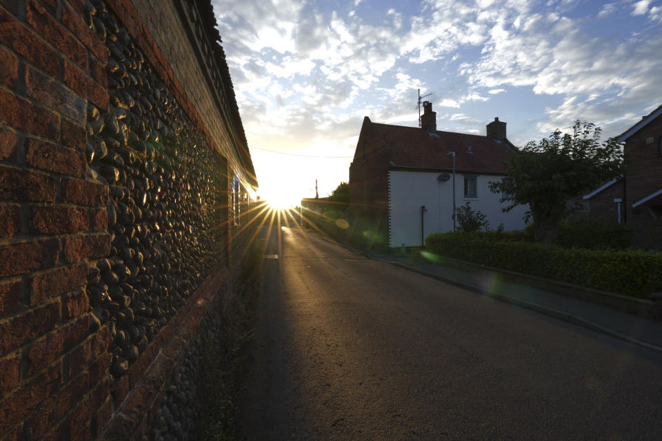 Sample image taken with the Sony FE 16-35mm F2.8 GM II of sunstars, at f/11 aperture