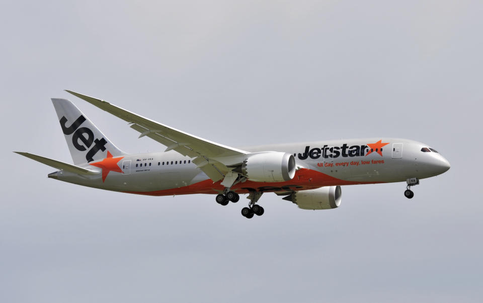 Un avión de la aerolínea Jetstar llega al aeropuerto de Melbourne, en Melbourne, Australia, el 9 de octubre de 2013. (Juian Smith/AAP Image vía AP)