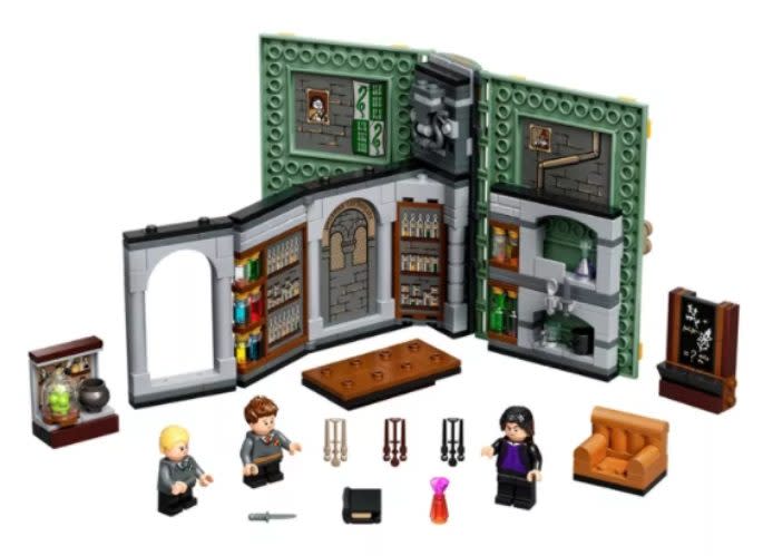 LEGO Harry Potter Hogwarts Moment: Potions Class; Brick-Built Playset - Credit: LEGO.