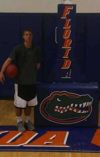 One-handed basketball recruit Zach Hodskins committed to play at Florida — Twitter