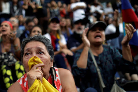 A woman cries during a rally where opposition supporters pay tribute to victims of violence in protests against Venezuelan President Nicolas Maduro's government, in Caracas, Venezuela July 31, 2017. REUTERS/Ueslei Marcelino