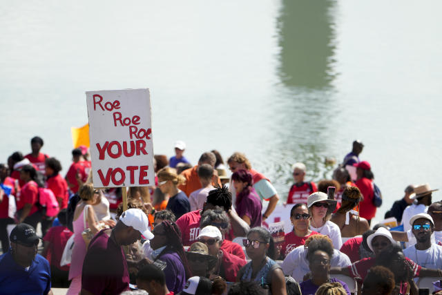 Feature: Thousands gather in U.S. capital to mark 60th anniversary of March  on Washington-Xinhua