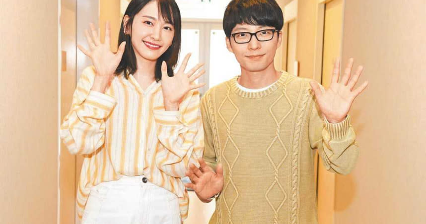 新垣結衣（左）與星野源宣傳《月薪嬌妻》特別篇時，互動十分親密。（圖／摘自TBS節目官網）