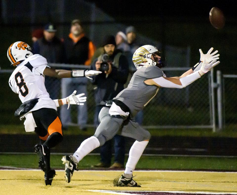 Dunlap's Mack Sutter, right, tries to snag a long pass in the end zone as Washington's Andre Lewis defends in the second half of their Week 7 football game Friday, Oct. 6, 2023 at Dunlap High School. The pass fell incomplete.