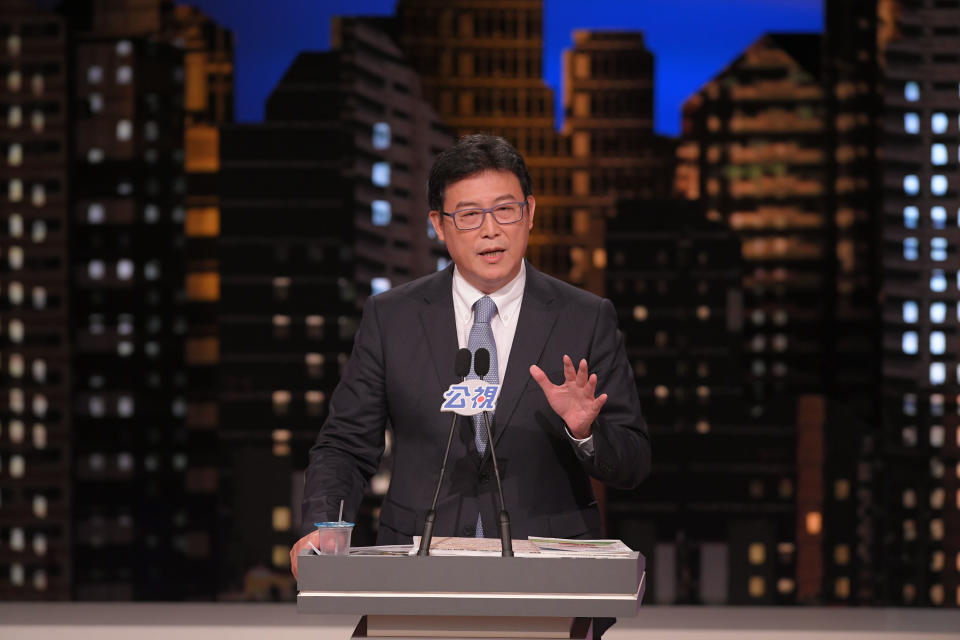 由公共電視主辦的2018台北市長選舉辯論會10日下午登場，民進黨台北市長候選人姚文智出席，針對議題發表看法。（中央社／公視提供）