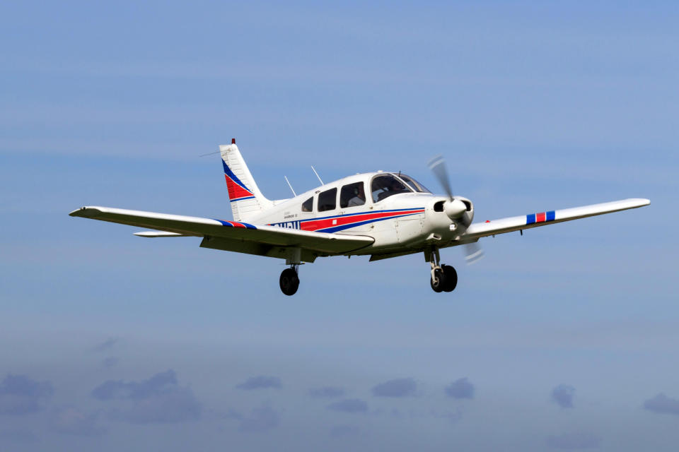 Piper PA-28-161 Cherokee Warrior II G-GURU in flight at Breighton Airfield (Susan & Allan Parker  / Alamy Stock Photo)