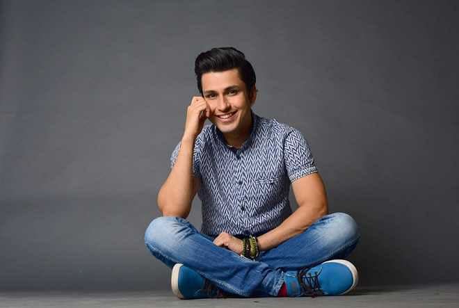 <div class="paragraphs"><p>Amol Parashar was roped in to play a young Rishi Kapoor.</p></div>