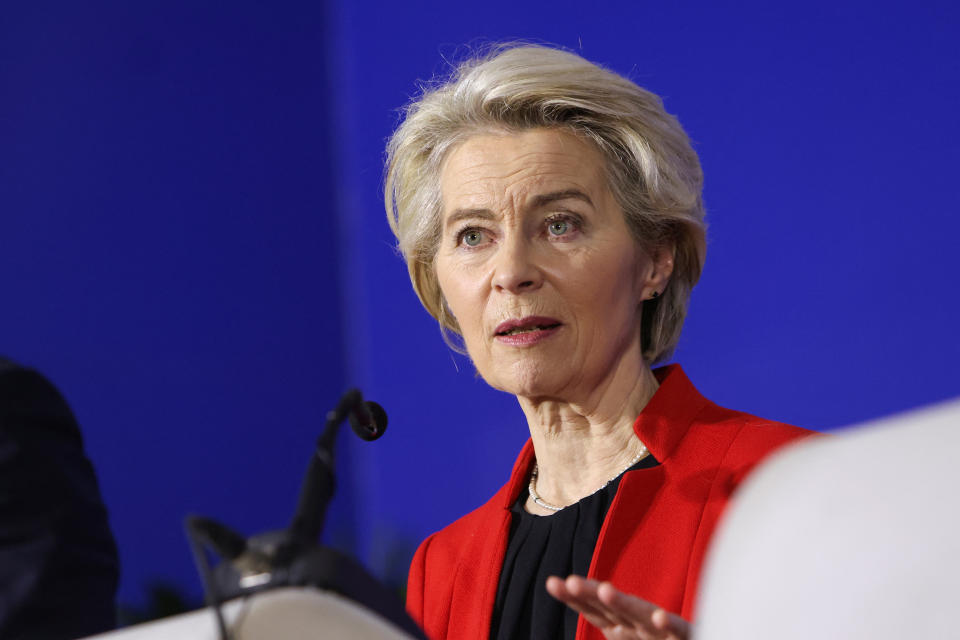 Die EU-Kommission von Ursula von der Leyen (Bild: REUTERS/Amel Emric)