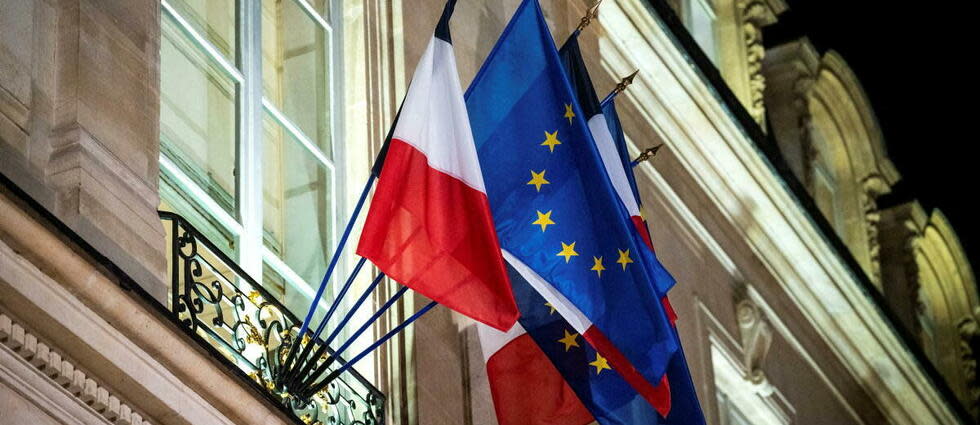 Un texte du groupe Renaissance propose de rendre obligatoires les drapeaux français et européen « sur la façade de chaque mairie ».  - Credit:XOSE BOUZAS / Hans Lucas / Hans Lucas via AFP
