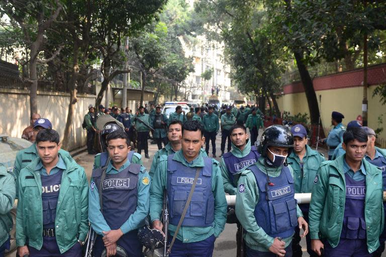 Police stand guard outside the residence of main opposition Bangladesh Nationalist Party leader Khaleda Zia in Dhaka on December 30, 2013