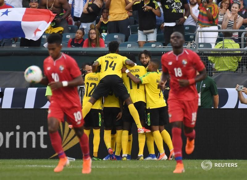 Foto de archivo de jugadores de Jamaica celebrando un gol en Copa Oro