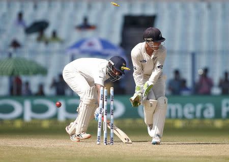 Cricket - India v New Zealand - Second Test cricket match - Eden Gardens, Kolkata, India - 30/09/2016. India's Cheteshwar Pujara (L) makes his crease successfully past New Zealand's wicketkeeper Bradley-John Watling. REUTERS/Rupak De Chowdhuri