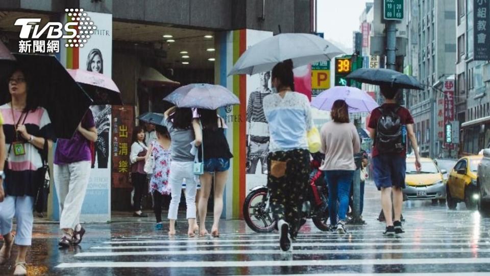 鋒面接力報到，週四全台皆有機會降雨。（示意圖／Shutterstock達志影像）