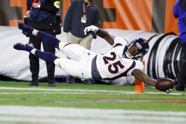 Denver Broncos - Melvin Gordon runs it in for the TD.