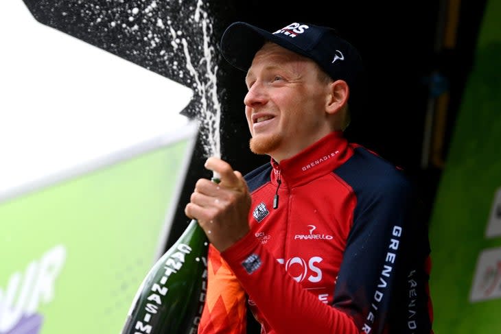 <span class="article__caption">Tao Geoghegan Hart celebrates victory in opening stage.</span> (Photo: Tim de Waele/Getty Images)