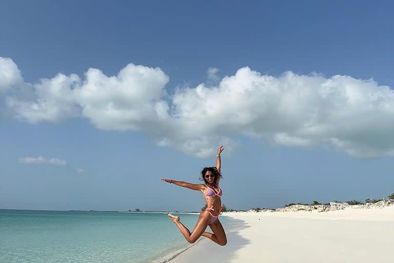 Antonela posó en una playa paradisíaca