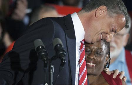 Democratic mayor-elect of New York, Bill de Blasio hugs his wife Chirlane during his election victory party at the Park Slope Armory in New York, November 5, 2013. REUTERS/Carlo Allegri