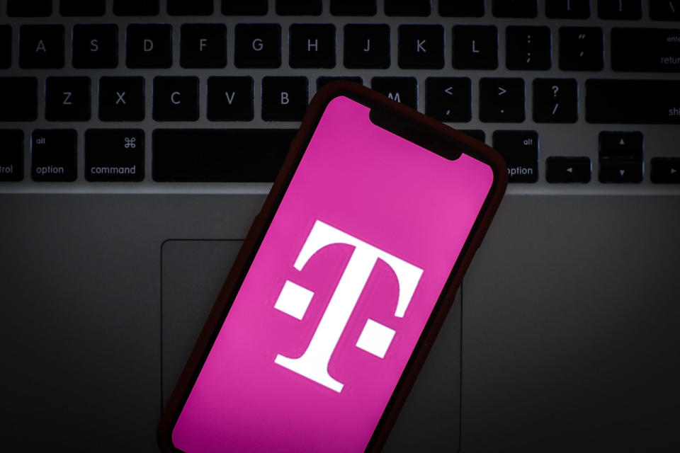 In an attempt to fight robocalls, T-Mobile and Comcast are teaming up to bringtheir customers call verification