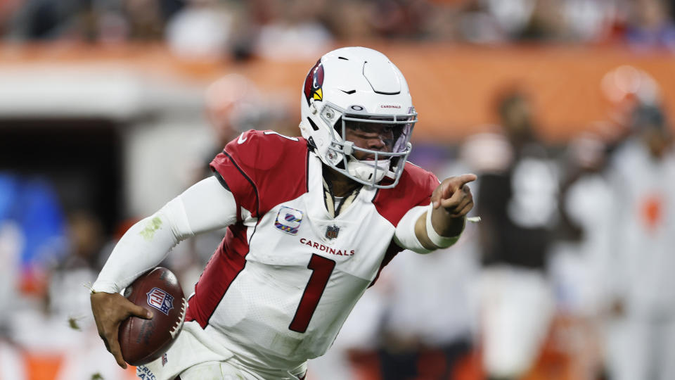 Kyler Murray's new contract will bracket the spectrum between his own and Deshaun Watson's. Now top-10 quarterback negotiations could get messy for NFL teams. (AP Photo/Ron Schwane)