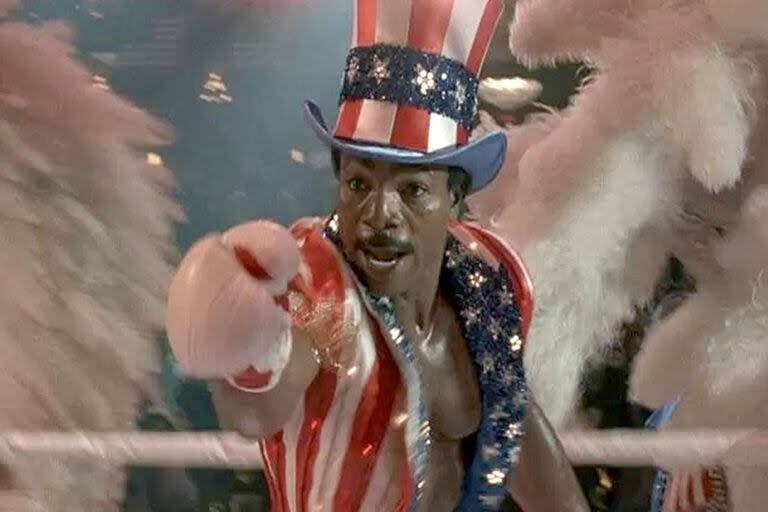 Carl Weathers con la inconfundible estampa con la que Apollo Creed subía al ring en las películas de Rocky