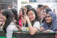 Fans cheer for Sonnet Son as she arrives on the red carpet. (PHOTO: Kamp Singapore)