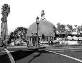 The Brown Derby restaurant, also known as the Little Hat, opened on Wilshire Boulevard in 1926 across the street from the celeb-studded Cocoanut Grove at the Ambassador Hotel in L.A. The eatery, still an icon of the city’s architectural history, was demolished in 1980 and turned into a parking lot.