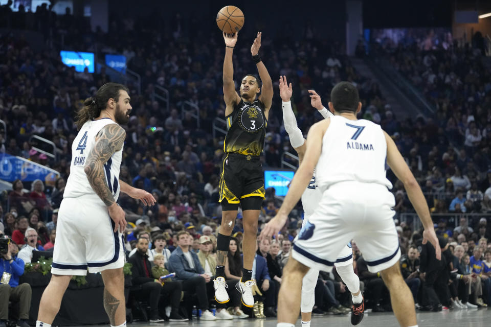 Golden State Warriors guard Jordan Poole (3) shoots a 3-point basket against the Memphis Grizzlies during the first half of an NBA basketball game in San Francisco, Sunday, Dec. 25, 2022. (AP Photo/Godofredo A. Vásquez)