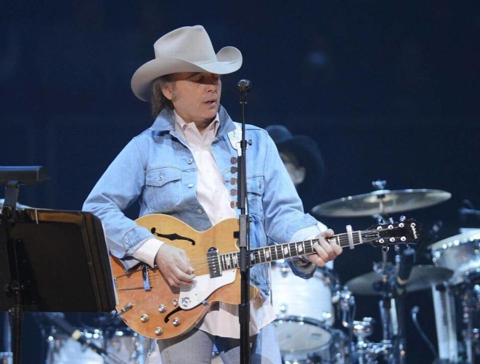 Dwight Yoakam plans a show in the Tri-Cities.