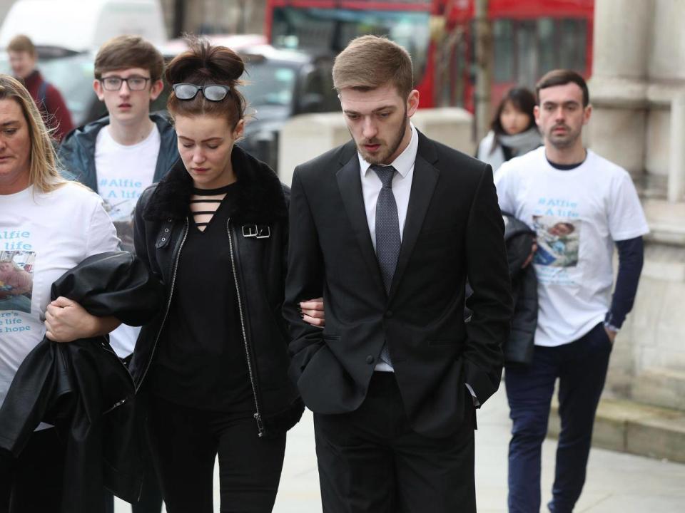 Los padres del Alfie Evans han vivido un calvario