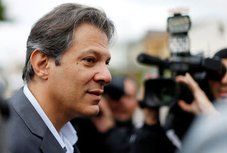 Workers Party vice presidential candidate Fernando Haddad, arrives to the Federal Police headquarters, where Brazilian former President Luiz Inacio Lula da Silva is imprisoned, in Curitiba, Brazil September 10, 2018. REUTERS/Rodolfo Buhrer