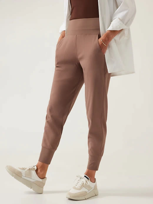 Athleta Go Far Travel Pants Joggers Khaki Size 8 