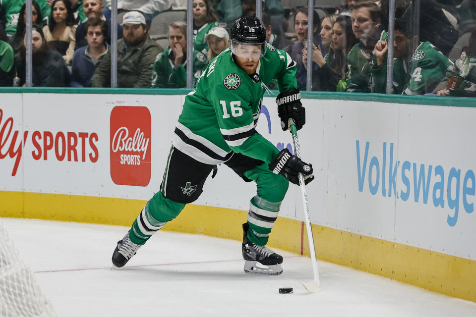 Dallas Stars center Joe Pavelski (16) 