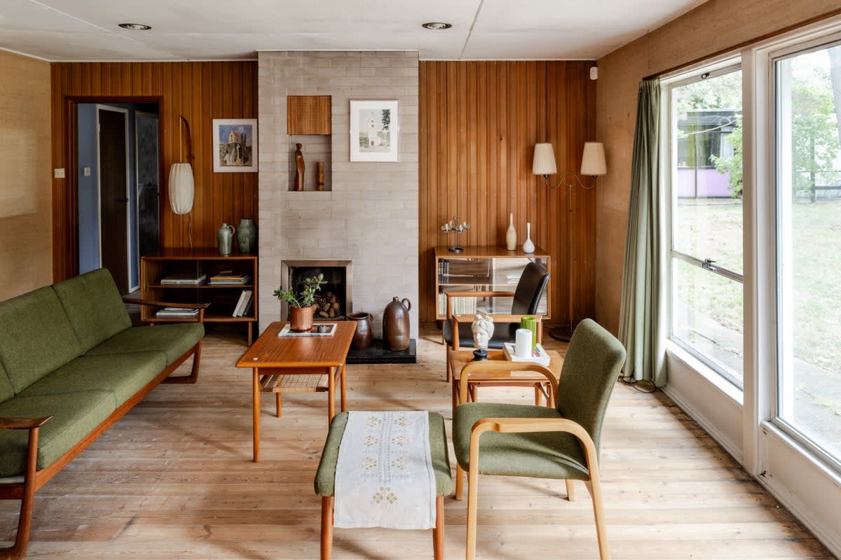 The property features beautifully preserved mid-century interiors (FRENCH+TYE/The Modern House)