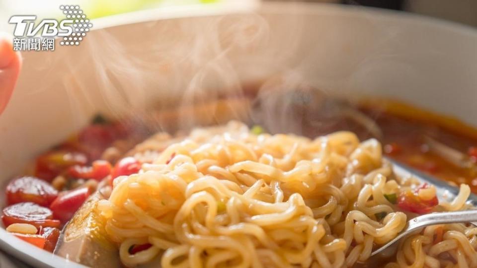 泡麵算是國民美食，料理的方式也有很多種。（示意圖／shutterstock達志影像）