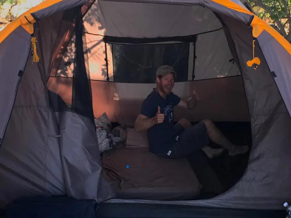 Prince Harry im Zelt in Botswana. - Copyright: Netflix