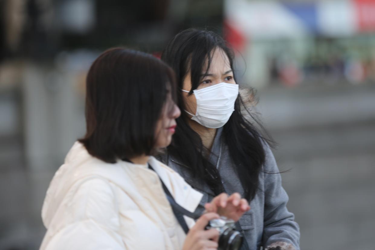 LONDON, UNITED KINGDOM - MARCH 02: A woman wears a medical mask in a street in London, England on March 02, 2020. Four more patients in England have tested positive for coronavirus today, taking the total number of UK cases to 40. (Photo by Ilyas Tayfun Salci/Anadolu Agency via Getty Images)