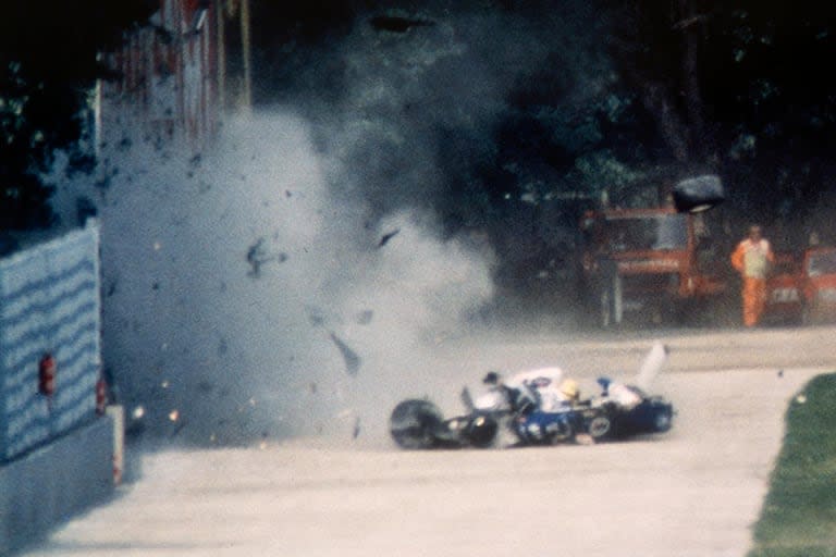 Impacto brutal. El Williams FW16 de Ayrton Senna tras colisionar con el muro externo de Tamburello a más de 200 km/h