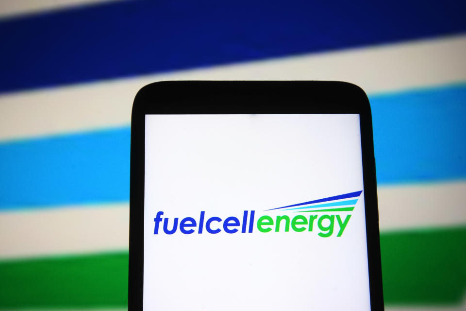 Das FuelCell Energy Logo auf einem Smartphone