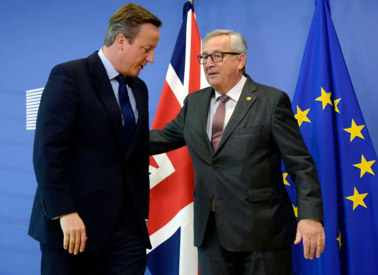 British Prime Minister David Cameron (left) meets European Union Commission President Jean-Claude Juncker in Brussels on June 28, 2016