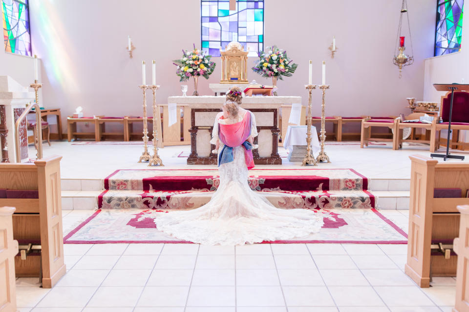 To incorporate her daughter into her wedding, Mort wore her toddler down the aisle and throughout the ceremony in a wrap. (Photo: <a href="https://www.fireandgoldphoto.com/" target="_blank">Fire and Gold Photography</a>)