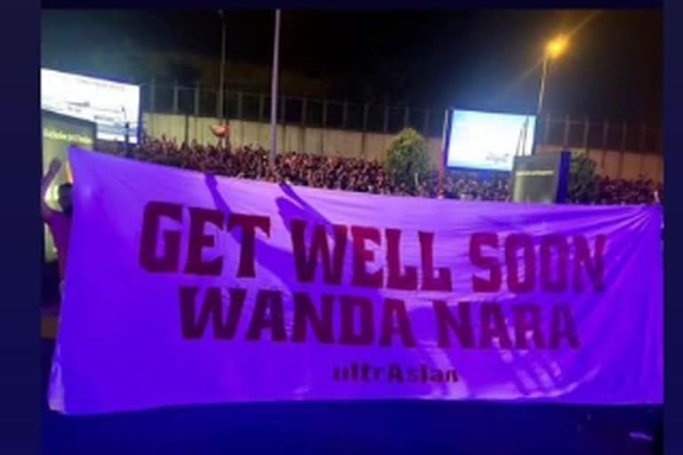 Wanda Nara compartió la bandera que tenían los hinchas en su llegada y les agradeció a través de las redes sociales