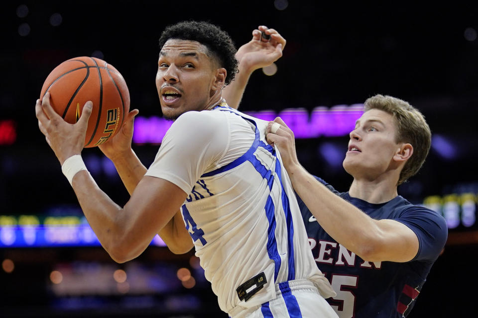 Kentucky's Tre Mitchell, left, tries to get past Pennsylvania's Andrew Laczkowski during the second half of an NCAA college basketball game, Saturday, Dec. 9, 2023, in Philadelphia. (AP Photo/Matt Slocum)